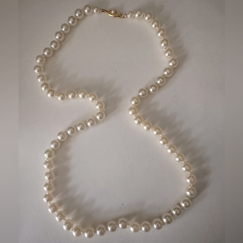 Elegant Pearl Necklace